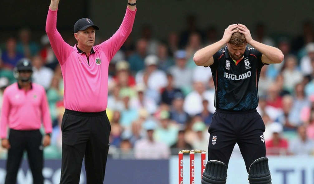 সেহাস আশিনসার অপরাজিত ৬৭ ও বোলারদের নিয়ন্ত্রণে সেমিফাইনালে মহিন্দ কলেজ
