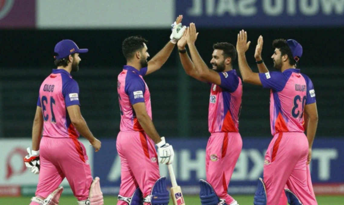 মিডল ওভারের নীরব ফাঁদ: T20 ম্যাচ আসলে কোথায় হারায়